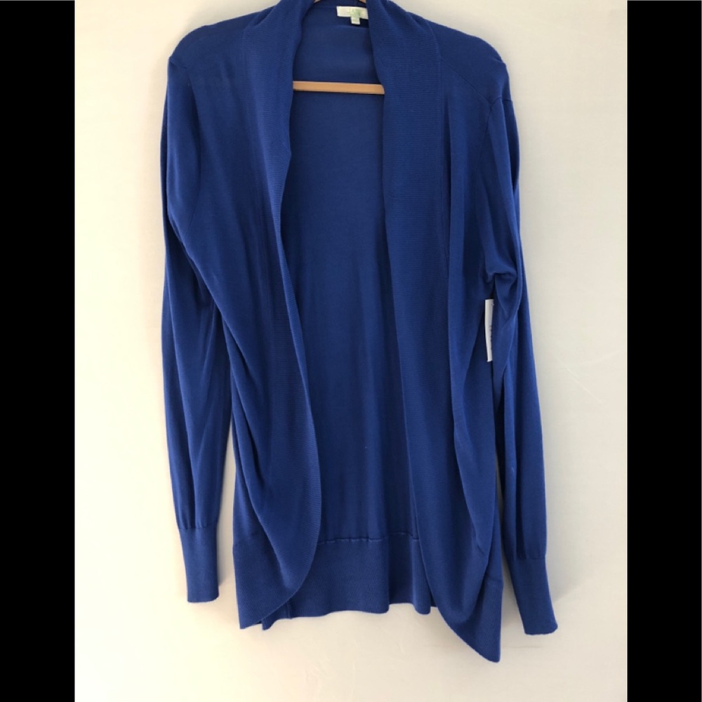 Beautiful Lightweight cardigan sweater.  Classic!